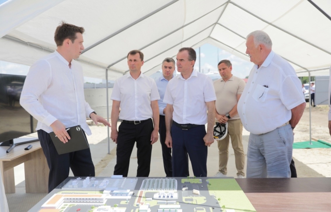Антон Толстопятов представил главе Кубани проект комплекса по сжижению природного газа